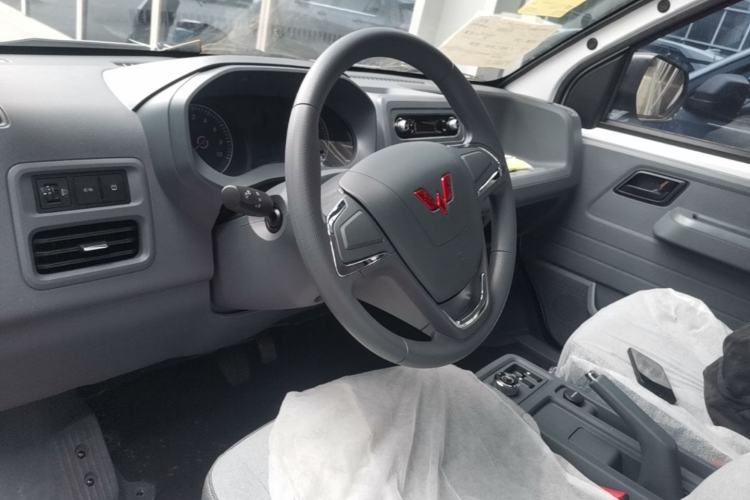 Used Wuling Yangguang 2025 Model 400km Bus Edition—Comfort Edition Center Console