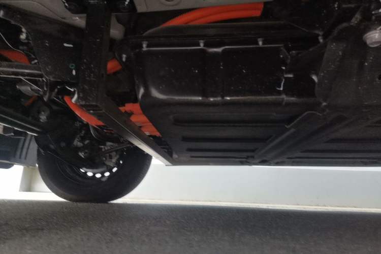 Used Wuling Yangguang 2025 Model 400km Bus Edition—Comfort Edition Chassis Front Left