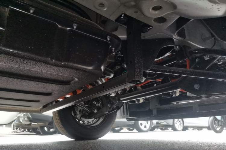 Used Wuling Yangguang 2025 Model 400km Bus Edition—Comfort Edition Chassis Front Right