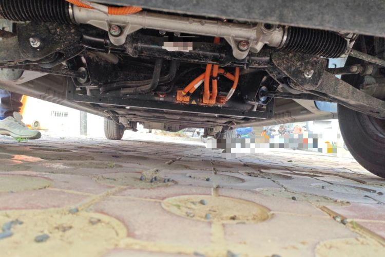Used Wuling Yangguang 2025 Model 400km Bus Edition—Comfort Edition Chassis Front