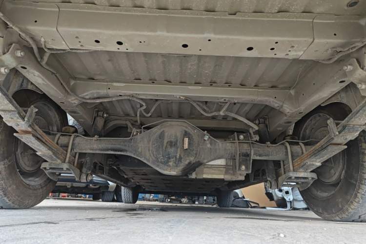 Used Wuling Yangguang 2025 Model 400km Bus Edition—Comfort Edition Chassis Rear