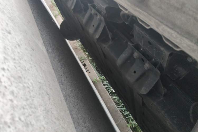 Used Wuling Yangguang 2025 Model 400km Bus Edition—Comfort Edition Chassis Rear Left
