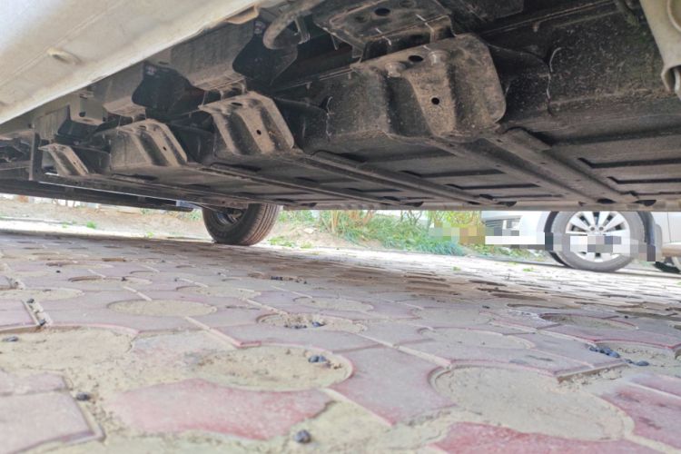 Used Wuling Yangguang 2025 Model 400km Bus Edition—Comfort Edition Chassis Rear Left