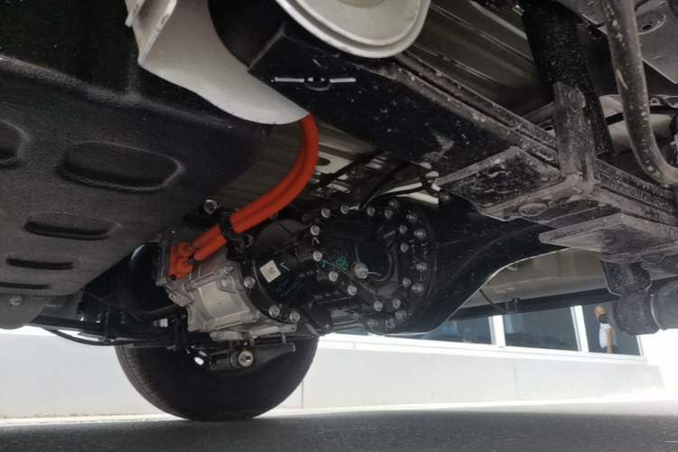 Used Wuling Yangguang 2025 Model 400km Bus Edition—Comfort Edition Chassis Rear Left