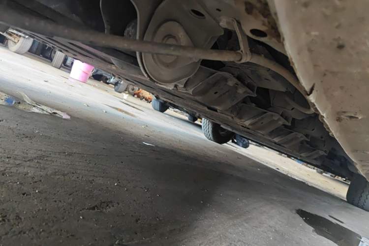 Used Wuling Yangguang 2025 Model 400km Bus Edition—Comfort Edition Chassis Rear Right