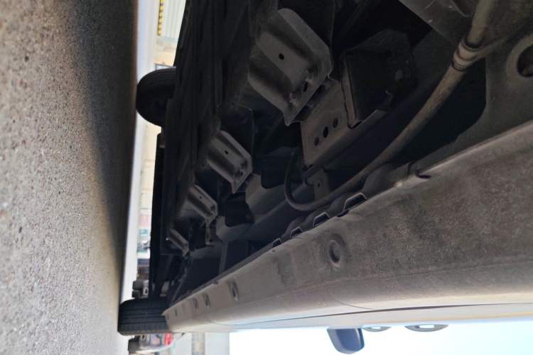 Used Wuling Yangguang 2025 Model 400km Bus Edition—Comfort Edition Chassis Rear Right
