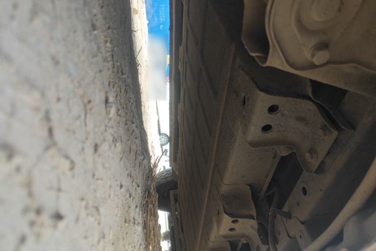 Used Wuling Yangguang 2025 Model 310KM Bus Edition—Customized by CATL Chassis Rear Right
