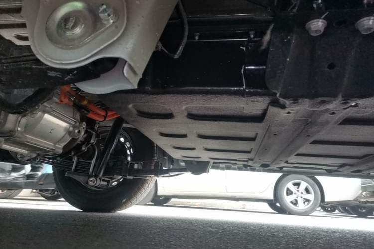 Used Wuling Yangguang 2025 Model 400km Bus Edition—Comfort Edition Chassis Rear Right