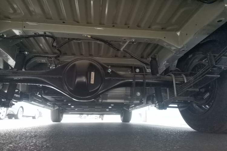 Used Wuling Yangguang 2025 Model 400km Bus Edition—Comfort Edition Chassis Rear