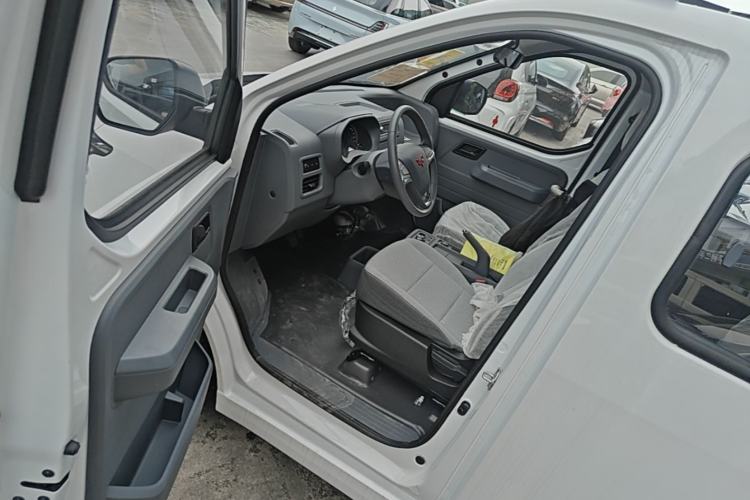 Used Wuling Yangguang 2025 Model 400km Bus Edition—Comfort Edition Driver Seat