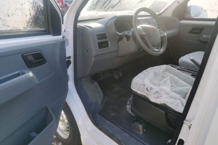 Used Wuling Yangguang 2025 Model 400km Bus Edition—Comfort Edition Driver Seat