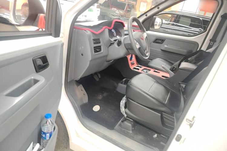 Used Wuling Yangguang 2025 Model 400km Bus Edition—Comfort Edition Driver Seat