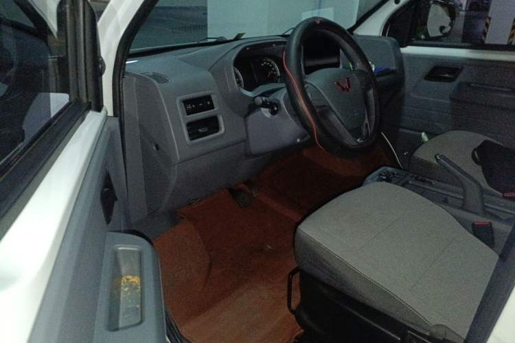 Used Wuling Yangguang 2025 Model 400km Bus Edition—Comfort Edition Driver Seat