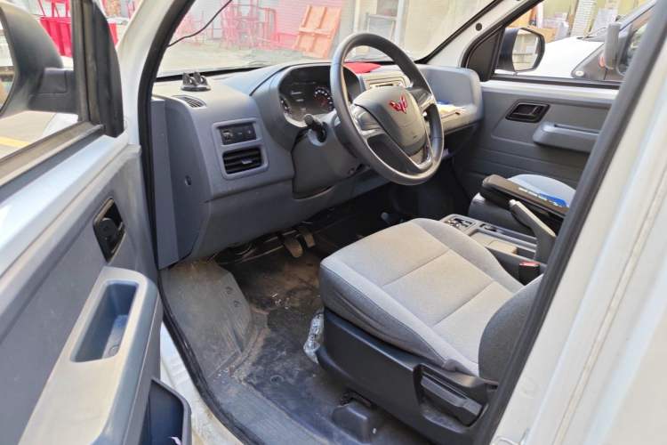 Used Wuling Yangguang 2025 Model 400km Bus Edition—Comfort Edition Driver Seat