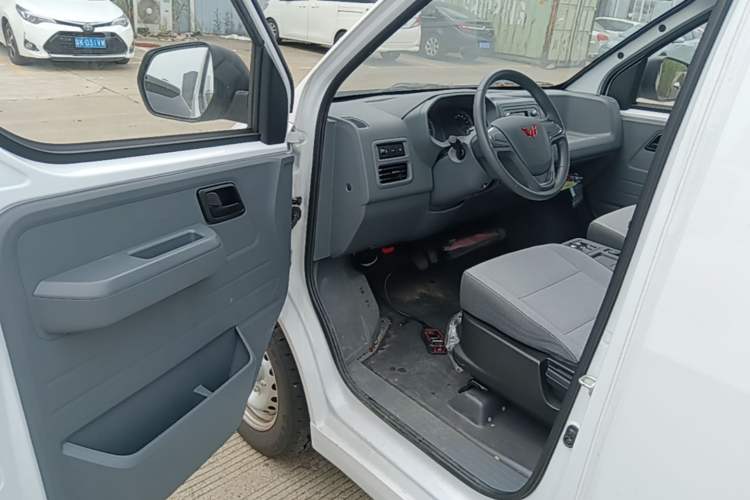 Used Wuling Yangguang 2025 Model 400km Bus Edition—Comfort Edition Driver Seat