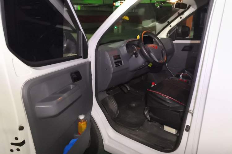 Used Wuling Yangguang 2025 Model 400km Bus Edition—Comfort Edition Driver Seat
