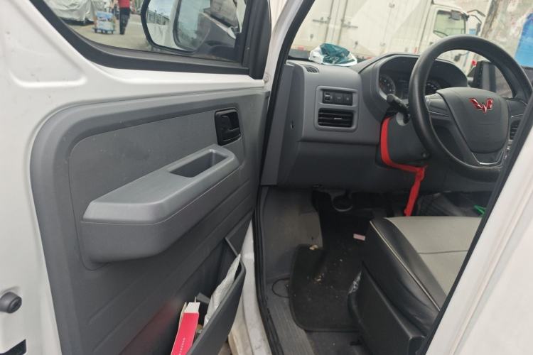 Used Wuling Yangguang 2025 Model 400km Bus Edition—Comfort Edition Driver Seat