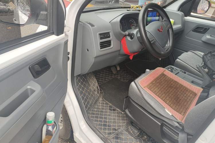 Used Wuling Yangguang 2025 Model 400km Bus Edition—Comfort Edition Driver Seat