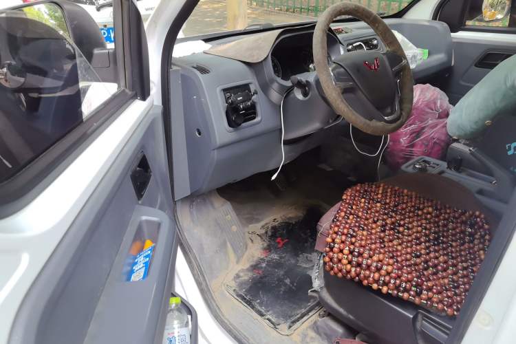 Used Wuling Yangguang 2025 Model 400km Bus Edition—Comfort Edition Driver Seat