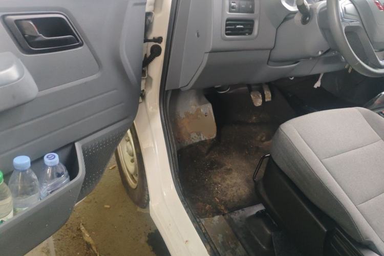 Used Wuling Yangguang 2025 Model 400km Bus Edition—Comfort Edition Driver Seat