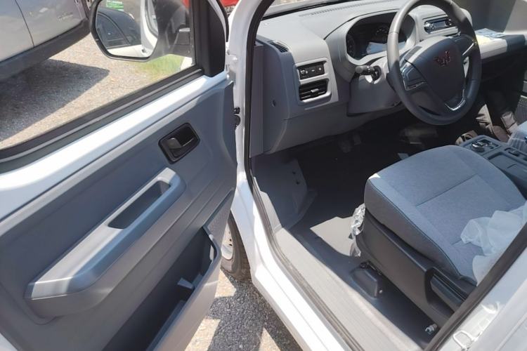 Used Wuling Yangguang 2025 Model 400km Bus Edition—Comfort Edition Driver Seat