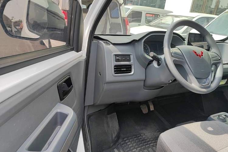 Used Wuling Yangguang 2025 Model 400km Bus Edition—Comfort Edition Driver Seat