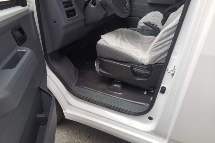 Used Wuling Yangguang 2025 Model 400km Bus Edition—Comfort Edition Driver Seat