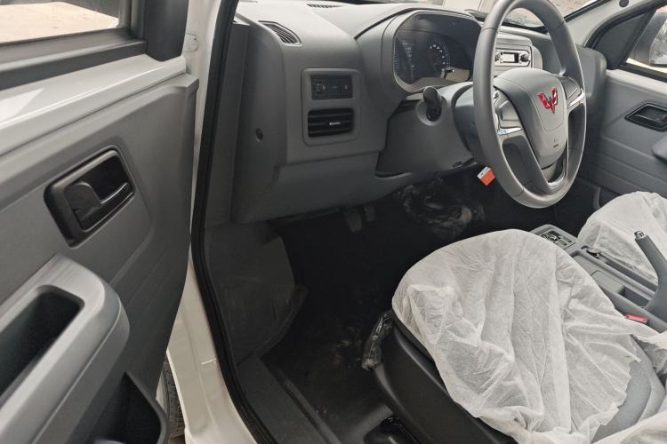 Used Wuling Yangguang 2025 Model 400km Bus Edition—Comfort Edition Driver Seat