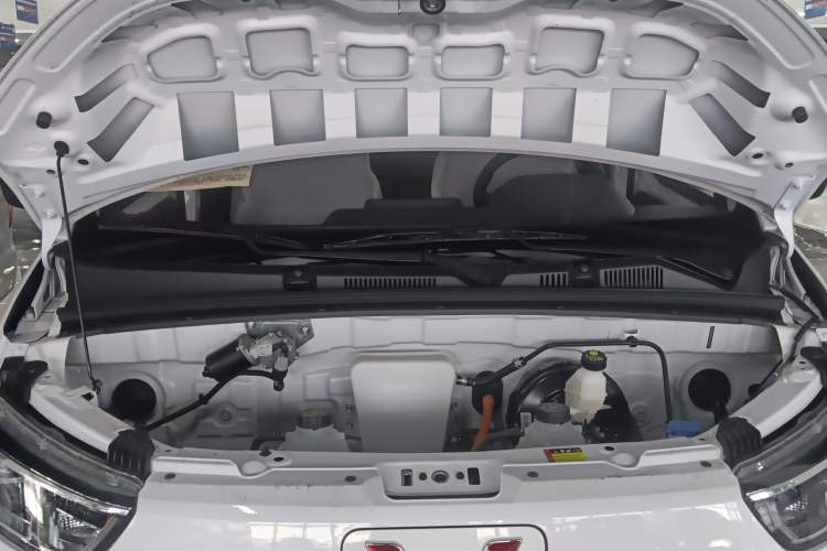 Used Wuling Yangguang 2025 Model 400km Bus Edition—Comfort Edition Engine Bay