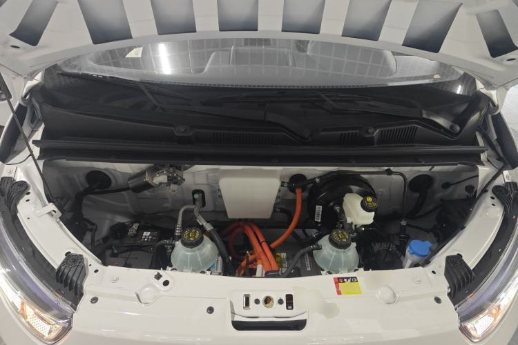 Used Wuling Yangguang 2025 Model 310KM Bus Edition—Customized by CATL Engine Bay