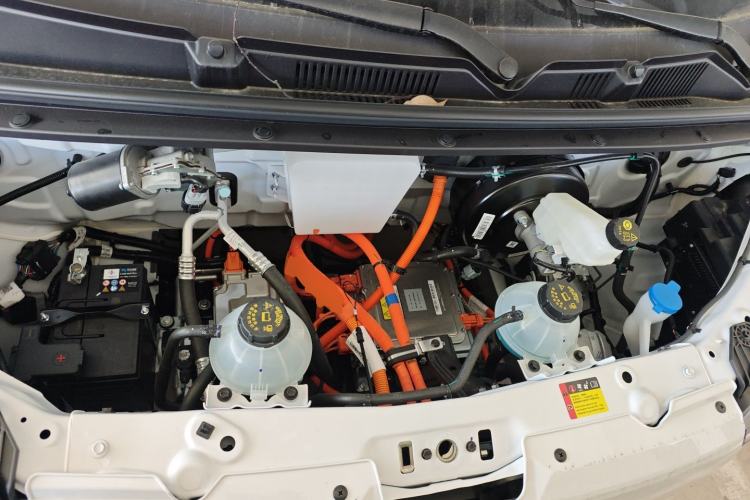 Used Wuling Yangguang 2025 Model 400km Bus Edition—Comfort Edition Engine Bay