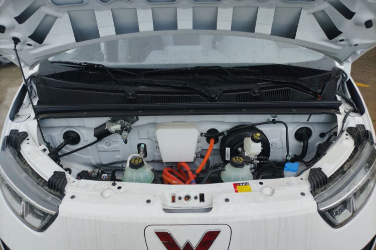 Used Wuling Yangguang 2025 Model 400km Bus Edition—Comfort Edition Engine Bay