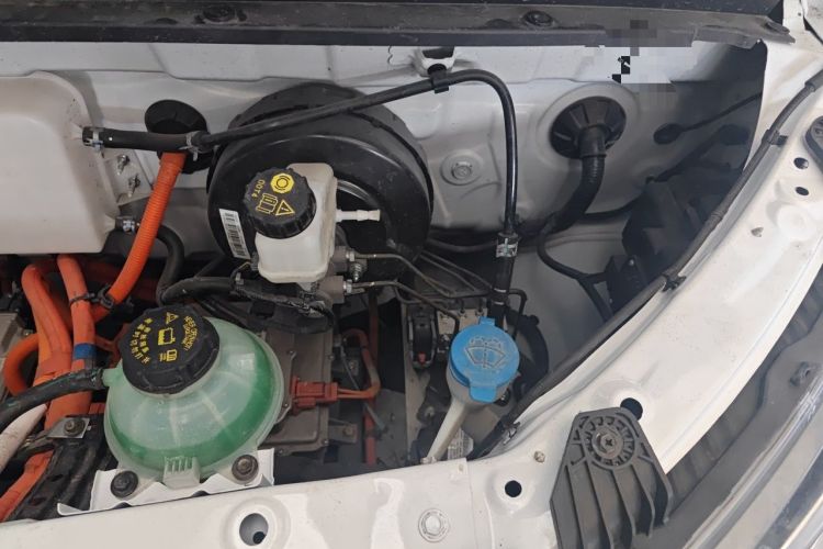 Used Wuling Yangguang 2025 Model 400km Bus Edition—Comfort Edition Engine Bay Left