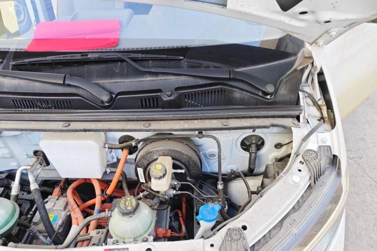 Used Wuling Yangguang 2025 Model 400km Bus Edition—Comfort Edition Engine Bay Left