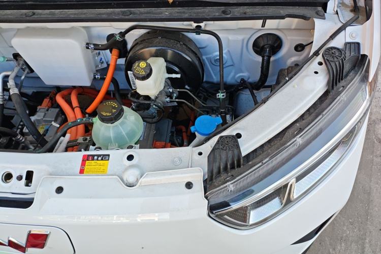 Used Wuling Yangguang 2025 Model 400km Bus Edition—Comfort Edition Engine Bay Left