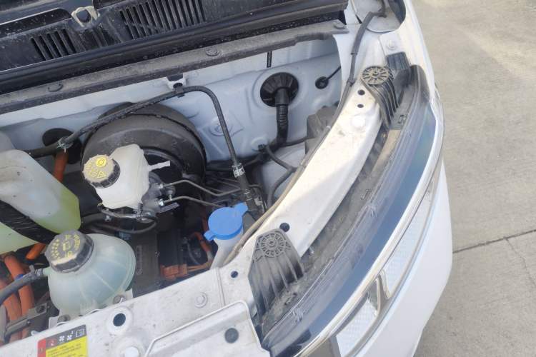 Used Wuling Yangguang 2025 Model 400km Bus Edition—Comfort Edition Engine Bay Left