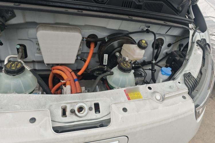 Used Wuling Yangguang 2025 Model 400km Bus Edition—Comfort Edition Engine Bay Left