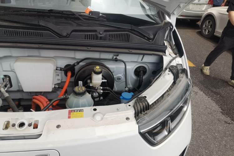 Used Wuling Yangguang 2025 Model 400km Bus Edition—Comfort Edition Engine Bay Left