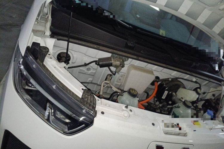 Used Wuling Yangguang 2025 Model 400km Bus Edition—Comfort Edition Engine Bay Right