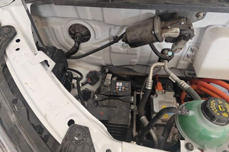 Used Wuling Yangguang 2025 Model 400km Bus Edition—Comfort Edition Engine Bay Right