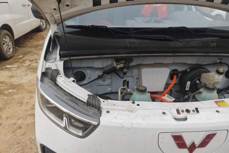 Used Wuling Yangguang 2025 Model 310KM Bus Edition—Customized by CATL Engine Bay Right