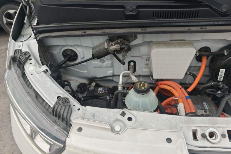 Used Wuling Yangguang 2025 Model 400km Bus Edition—Comfort Edition Engine Bay Right