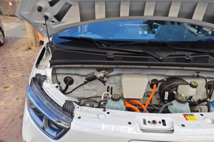 Used Wuling Yangguang 2025 Model 400km Bus Edition—Comfort Edition Engine Bay Right