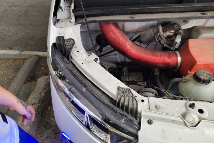Used Wuling Yangguang 2025 Model 400km Bus Edition—Comfort Edition Engine Bay Right