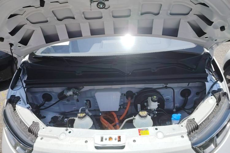 Used Wuling Yangguang 2025 Model 400km Bus Edition—Comfort Edition Engine Bay