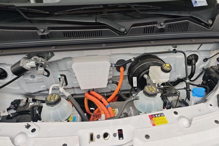 Used Wuling Yangguang 2025 Model 400km Bus Edition—Comfort Edition Engine Bay
