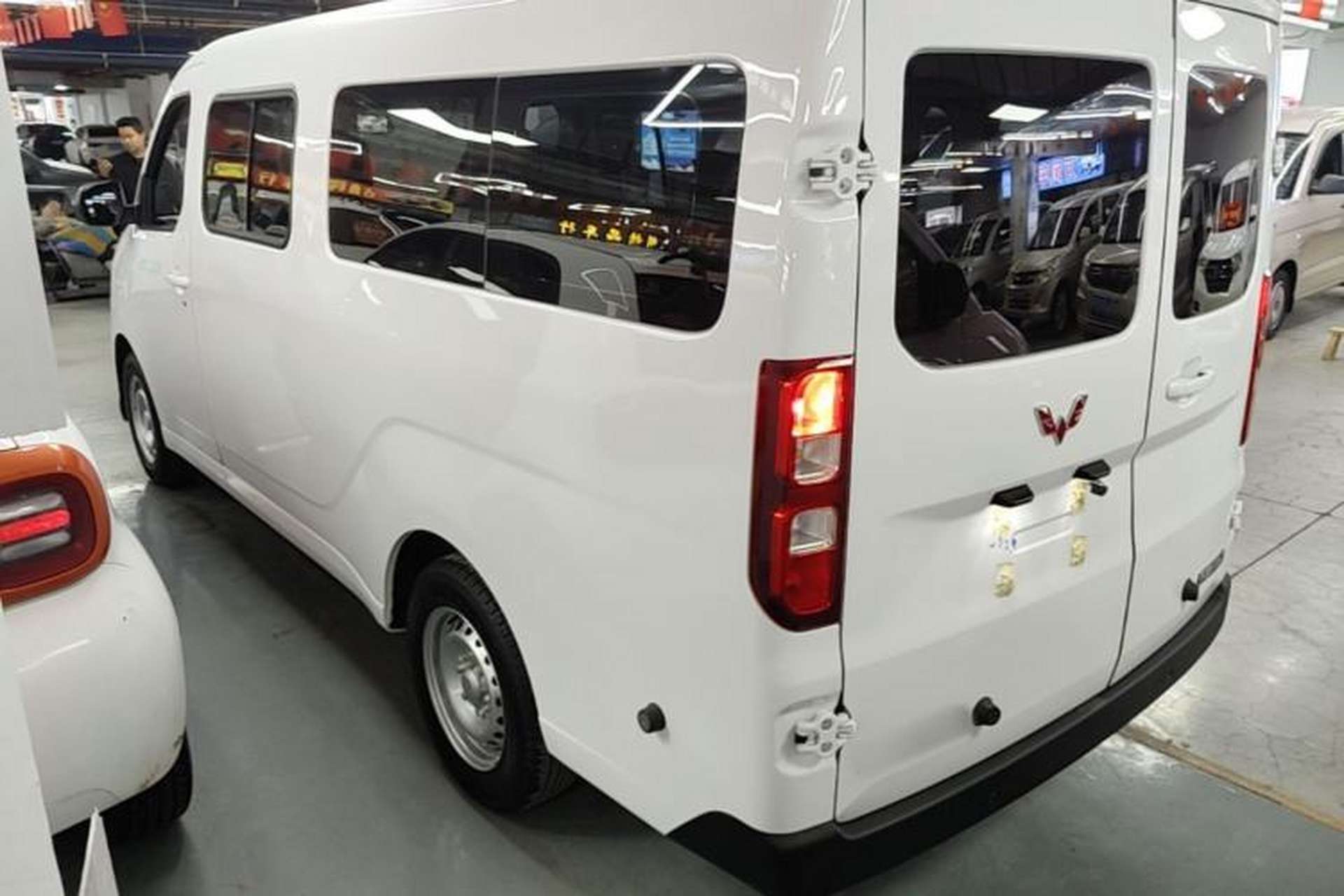 Used Wuling Yangguang 2025 Model 400km Bus Edition—Comfort Edition Exterior 2