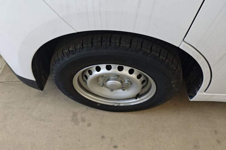 Used Wuling Yangguang 2025 Model 400km Bus Edition—Comfort Edition Exterior 4