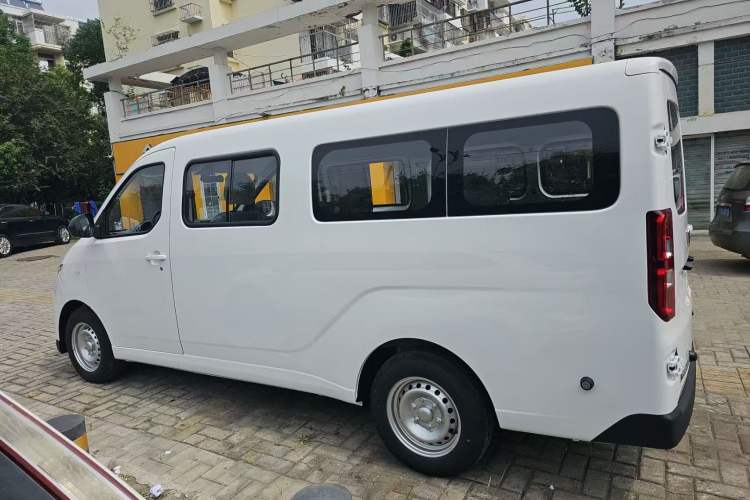 Used Wuling Yangguang 2025 Model 400km Bus Edition—Comfort Edition Exterior 4