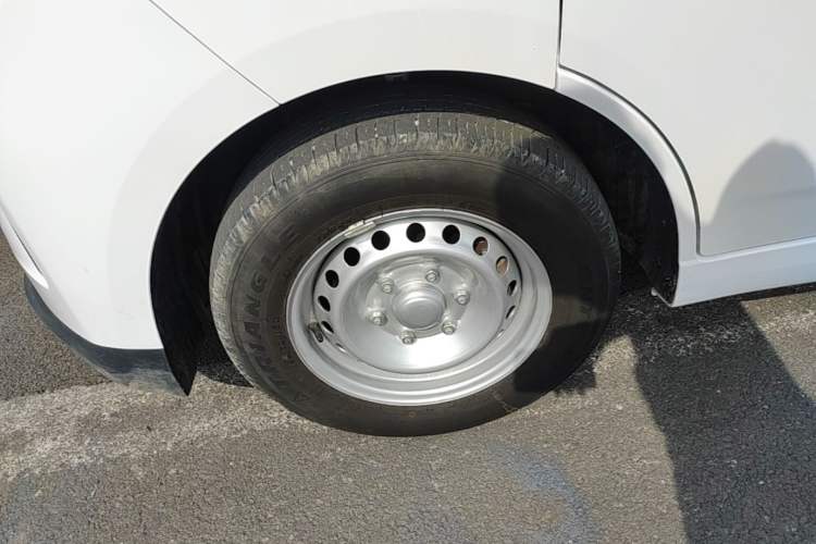 Used Wuling Yangguang 2025 Model 400km Bus Edition—Comfort Edition Exterior 4